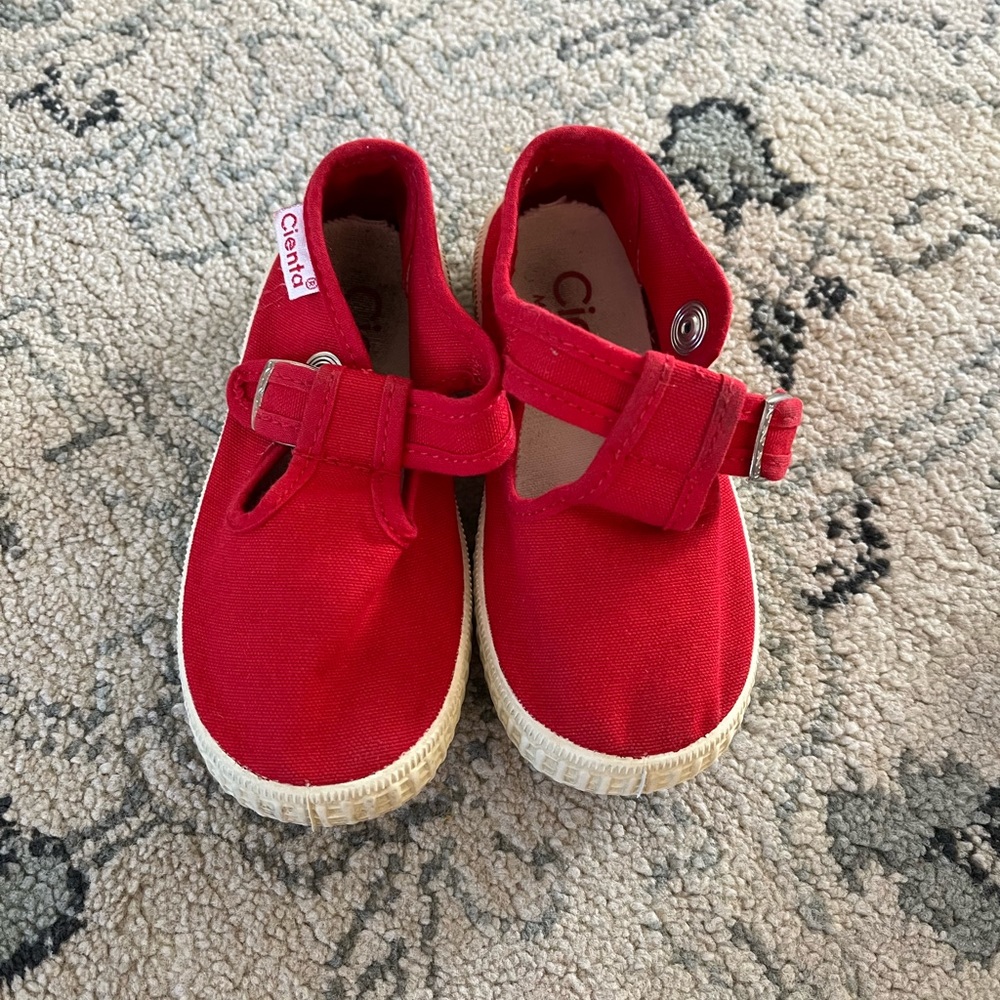Red Cientas size 23